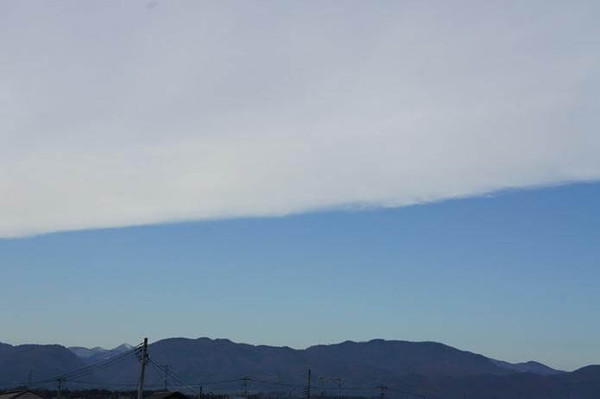 断層形地震雲の画像