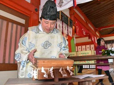 粥占いの様子の画像