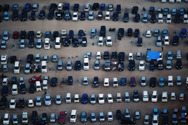 熊本地震での車中泊の様子の画像