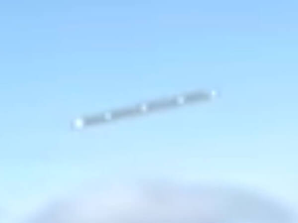 葉巻型UFOの画像