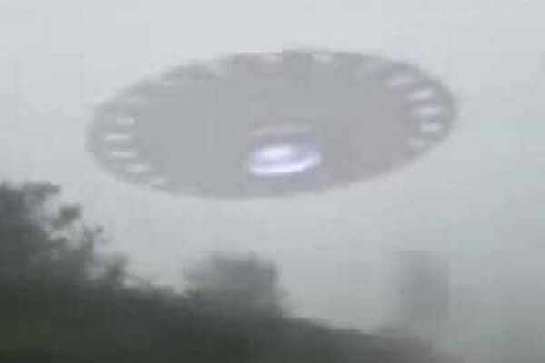 円盤型UFOの画像