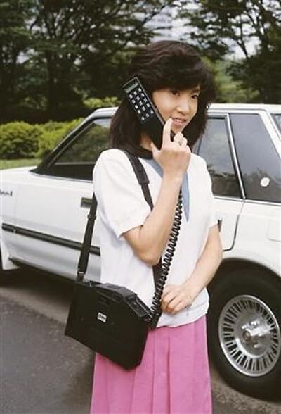 大昔の携帯電話の画像