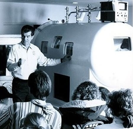 カール・ボウ博士