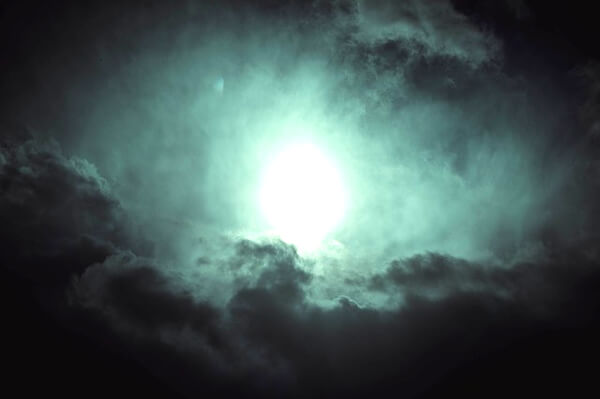 光る物体のイメージイラスト