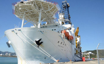 掘削船「ちきゅう号」の写真