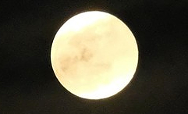 スーパームーンの写真