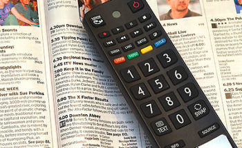 テレビのリモコンの写真