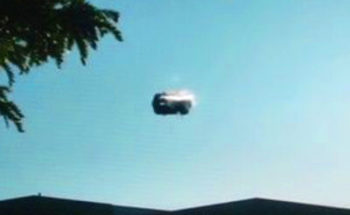 ドラム缶のようなUFO