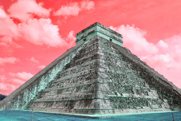 チチェン・イッツァのピラミッドの写真