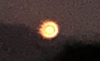 富士山に現れた謎の光の写真