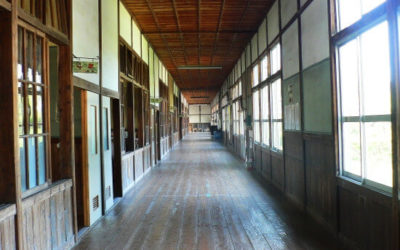 小学校の廊下の写真