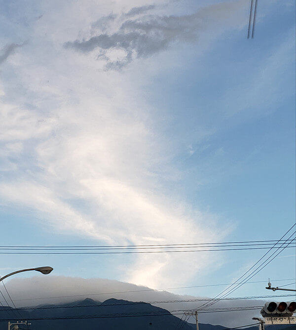 面白い形の雲の写真「龍(その1)」