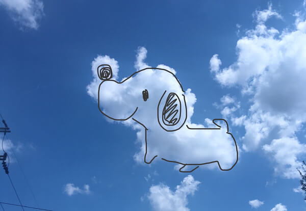 面白い形の雲の写真「スヌーピー」