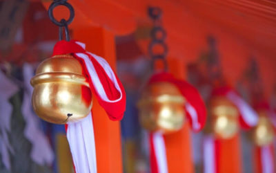 神社の鈴の写真