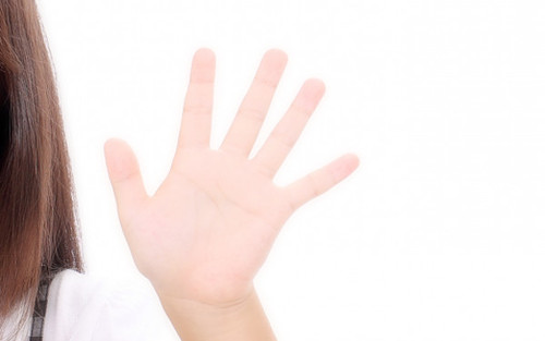 子供の手の写真