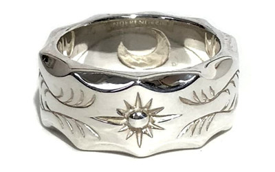 シルバーの指輪の写真