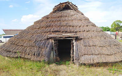 竪穴式住居の写真