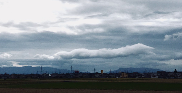 うつぼのような雲の写真
