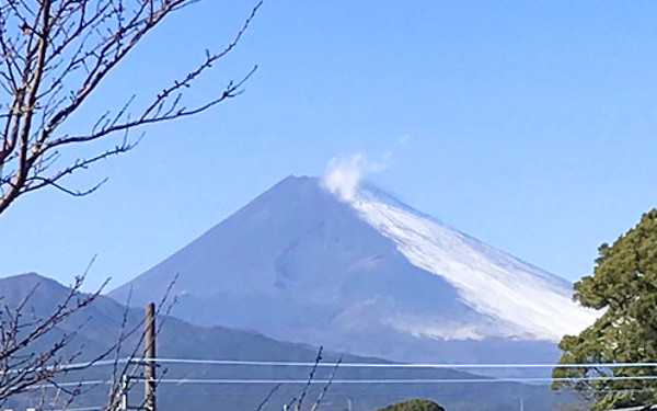 富士山の写真(雪が少ない)