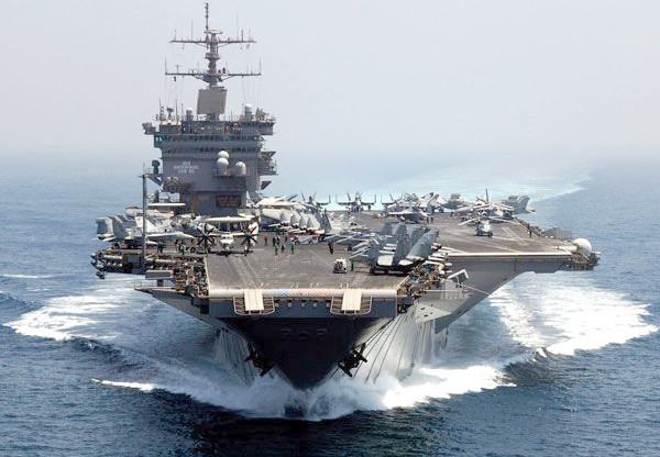 アメリカの戦艦(USSエンタープライズ)の写真