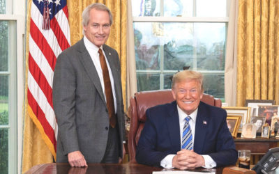 ドナルド・J・トランプ大統領とリンウッド弁護士の写真