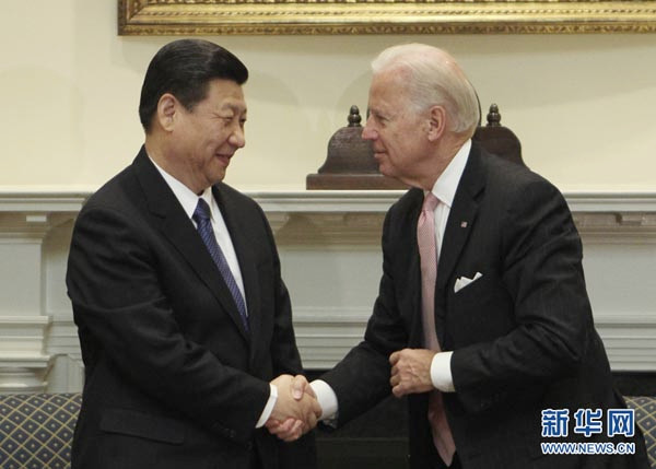 習近平とバイデンの写真