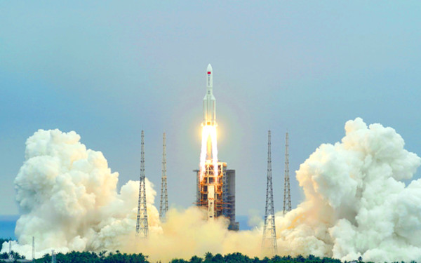 大型ロケット「長征5号」の画像