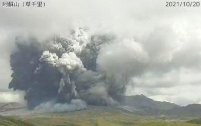 阿蘇山噴火の写真