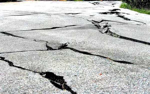地割れのイメージ写真