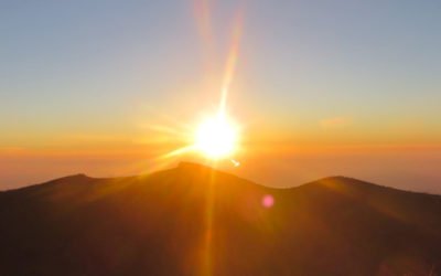 富士山山頂での御来光の写真
