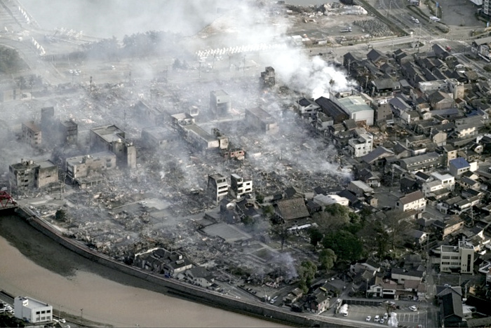 地震のニュース画像