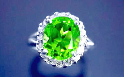 ペリドットの指輪の写真